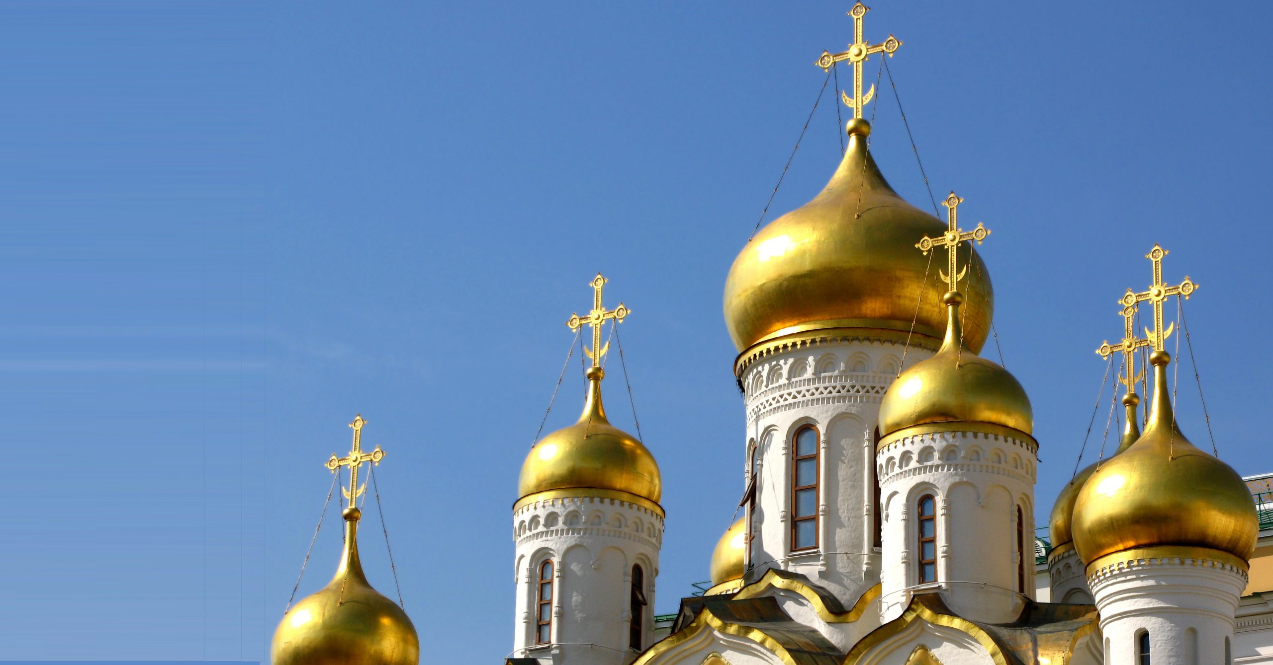 Onion_domes_of_Cathedral_of_the_Annunciation