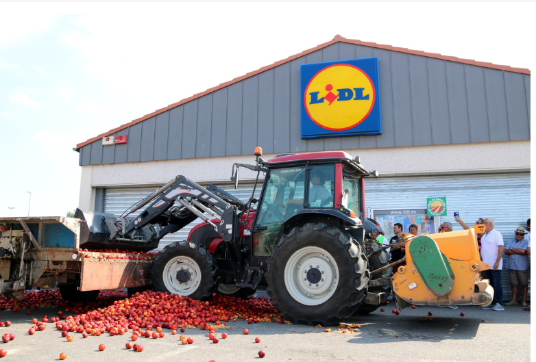 სპუტნიკის მანიპულაცია, თითქოს ევროპელი ფერმერები საყოველთაო სიღატაკეს აპროტესტებენ "