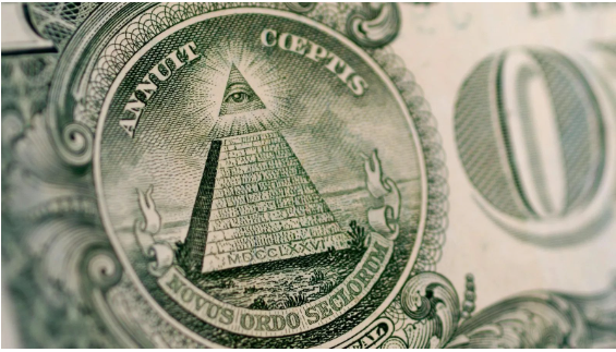 Krasnoyarsk olkasining Nazarovo shahrida yalangoch qizlarning suratlari