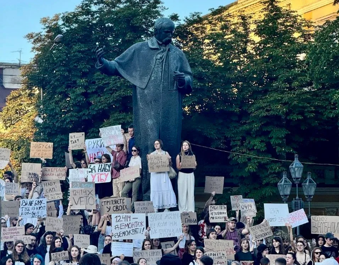 ras ekheba ukrainashi gamarthuli saprotesto aqtsiebi realurad1 | mythdetector.com Protests